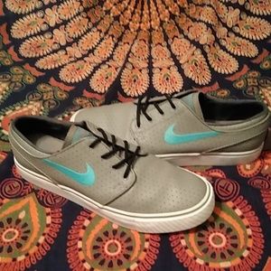 Nike Shoes - Nike SB Stefan Janoski Men's 9 EUC Grey &Turq Nike Shoes - Nike SB Stefan Janoski Men's 9 EUC Grey &Turq